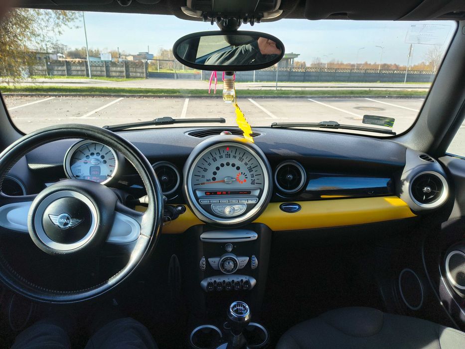 Mini Cooper r 56 2007 r żółty 1.6 benzyna alusy
