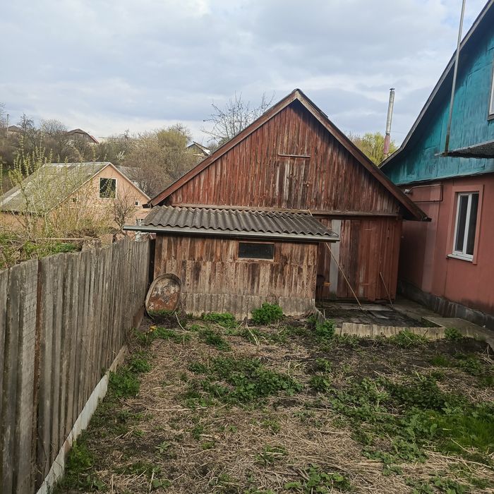 Продається будинок в центрі міста