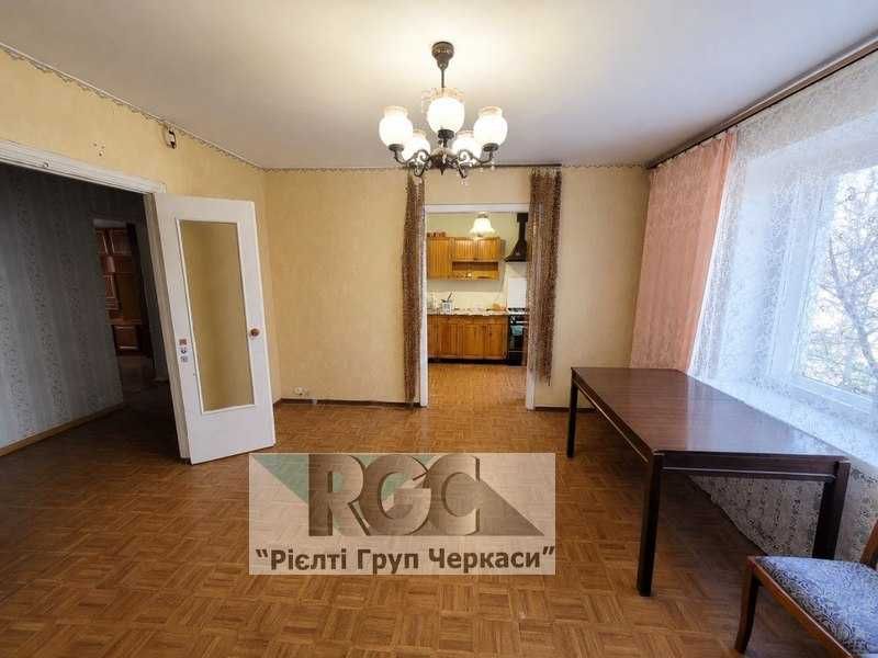 Продаж 3-кімнатної квартири в районі Сєдова