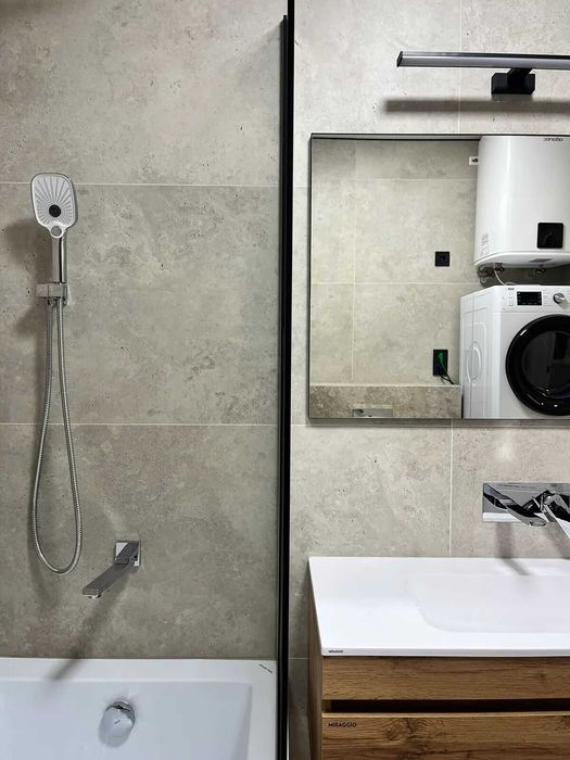 Перша здача! Простора 2-кімнатна квартира біля міського озера