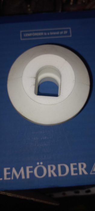 Опора двигуна передня  Lemforder 	2709101