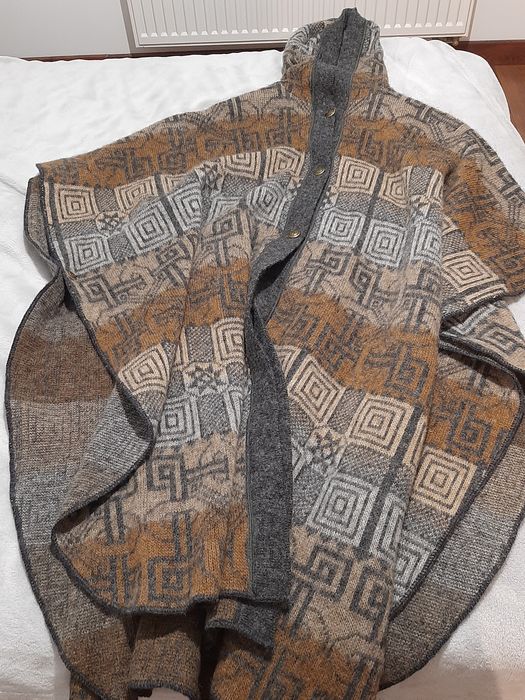 Płaszcz, ponczo z czystej wełny rozm uniwersalny