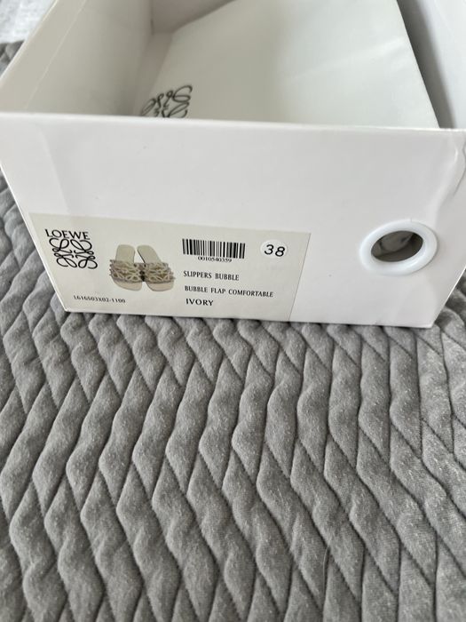 Klapki damskie. Biale LOEWE