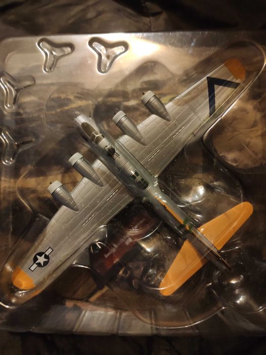 7 modelos carros combate coleção De Agostini em caixa de acrílico