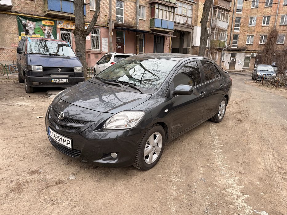 Продается авто Toyota YARIS