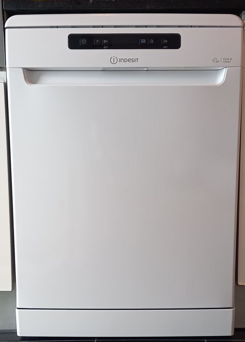 Máquina de lavar loiça INDESIT D2F HD624 A
