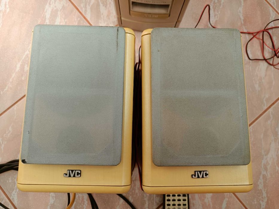 Wieża JVC UX-T770R z kolumnami i pilotem