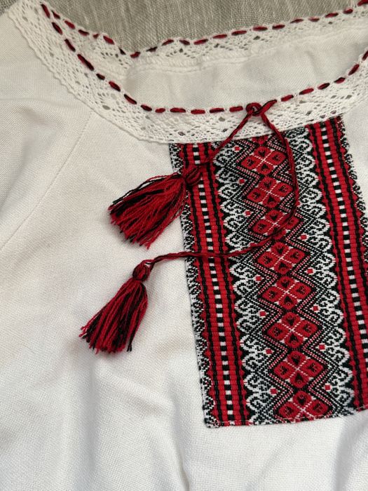 Вишите плаття для дівчинки 136-140 см