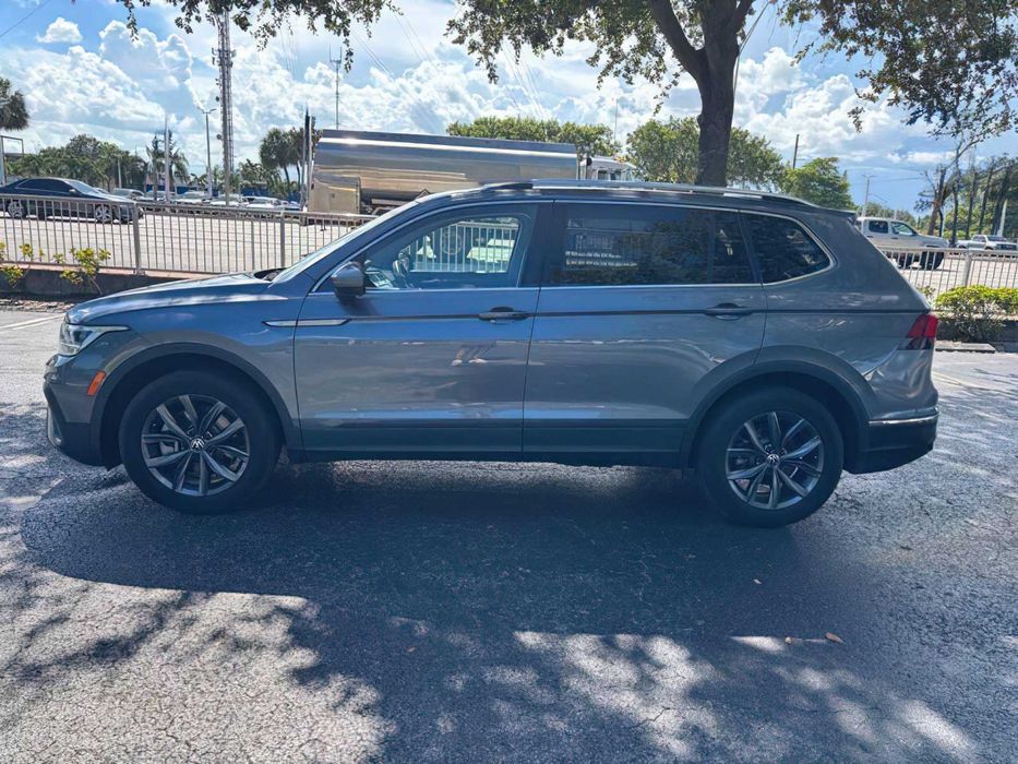 Volkswagen Tiguan      2022