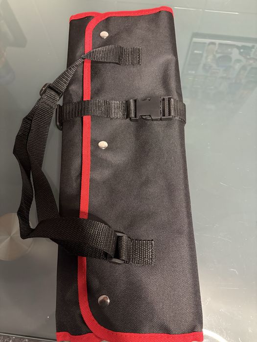 Vendo 3 facas novas em estojo