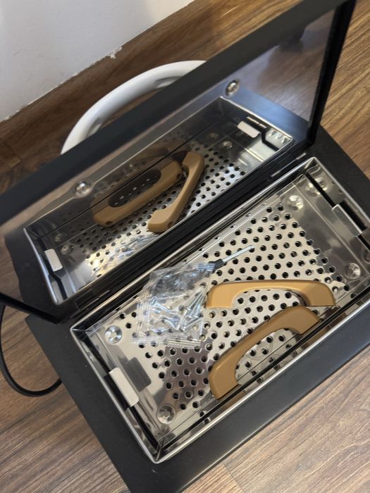 Стерелізатор для манікюрних інструментів чи тату запчастин