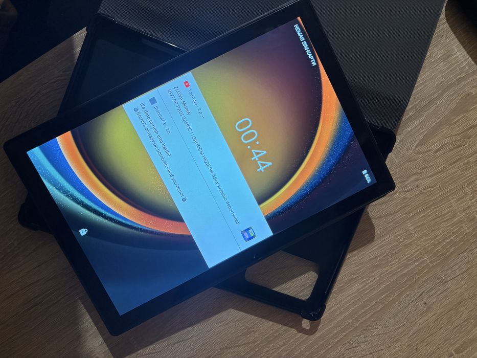 Продам планшет Huawei стан 10/10 новий користувався місяць