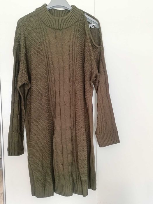 Sukienka sweterkowa z rpzcięciem na ramieniu 44/46 i 48/50