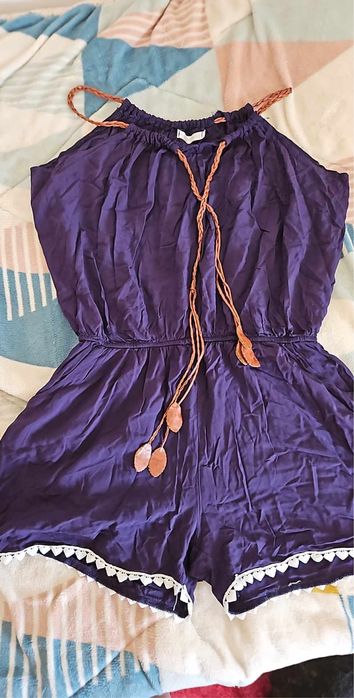 Macacão azul com renda