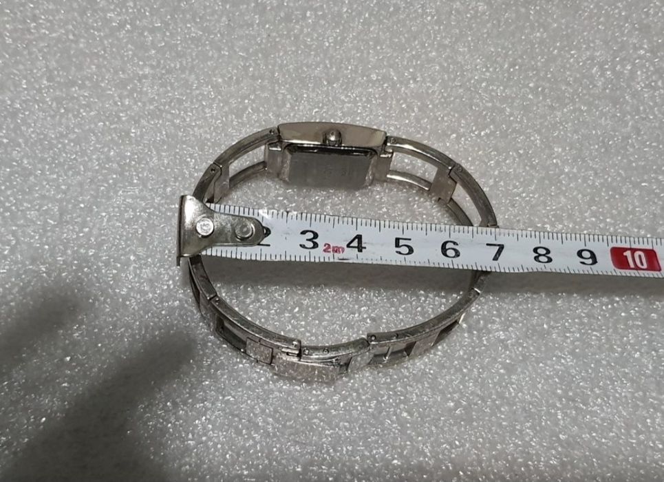 Наручний годинник "AVON" з браслетом, часовий механізм кварцевий.