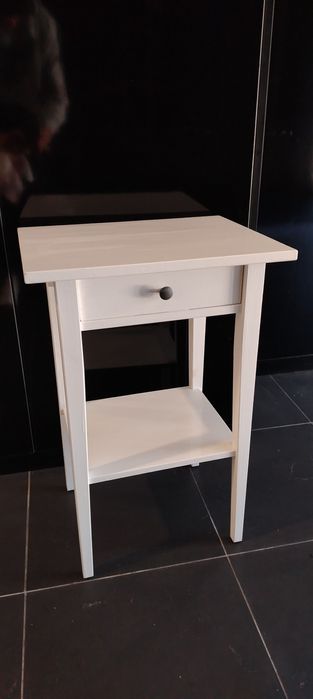 Mesa lateral IKEA