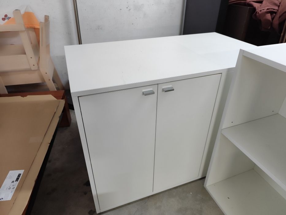 Conjunto de mesa de cabeceira e aparador