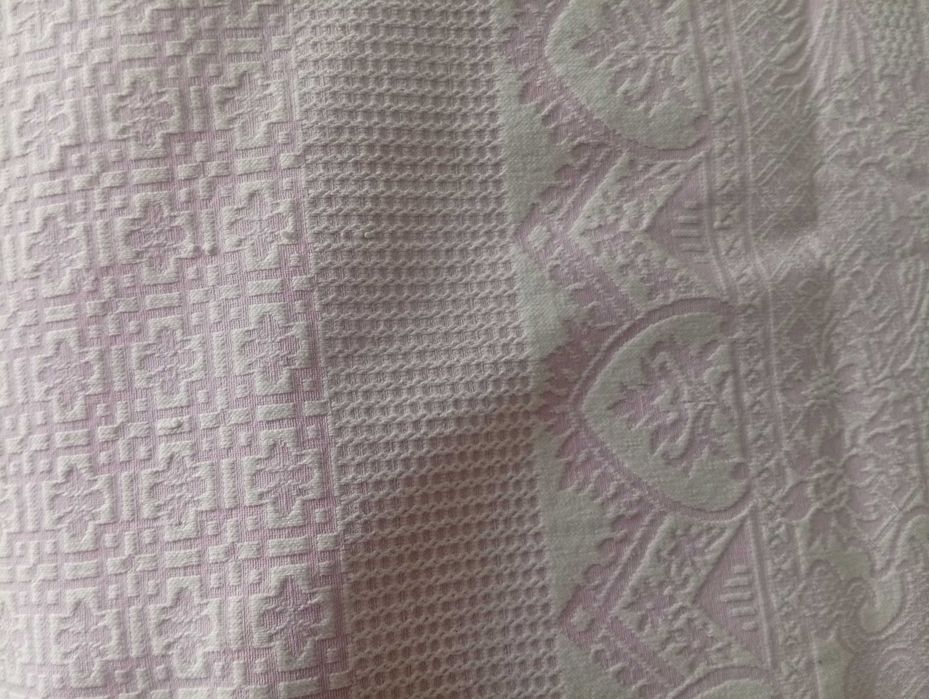 Colcha vintage, padrão damasco, muito antiga