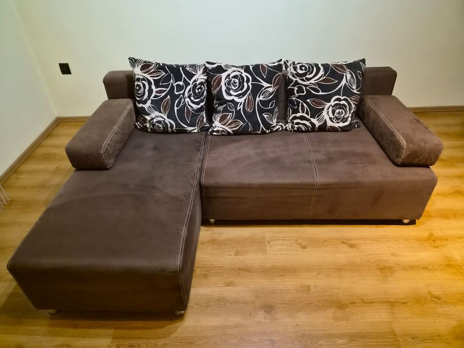 Brązowy narożnik z funkcją spania