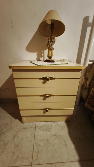 Conjunto quarto mesas e cómoda