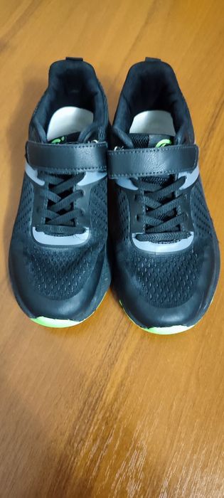 Продам кросівки на хлопчика 36 розмір