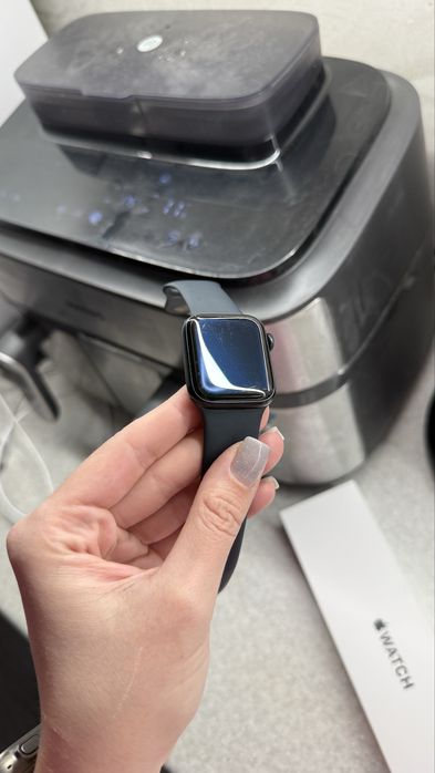 Apple watch SE часы