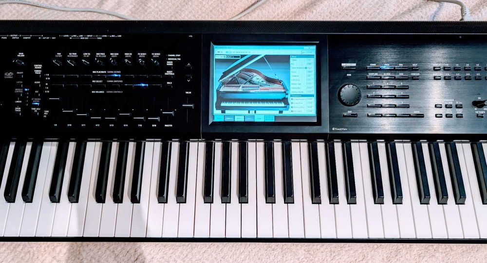 Korg Kronos 2 88 + case