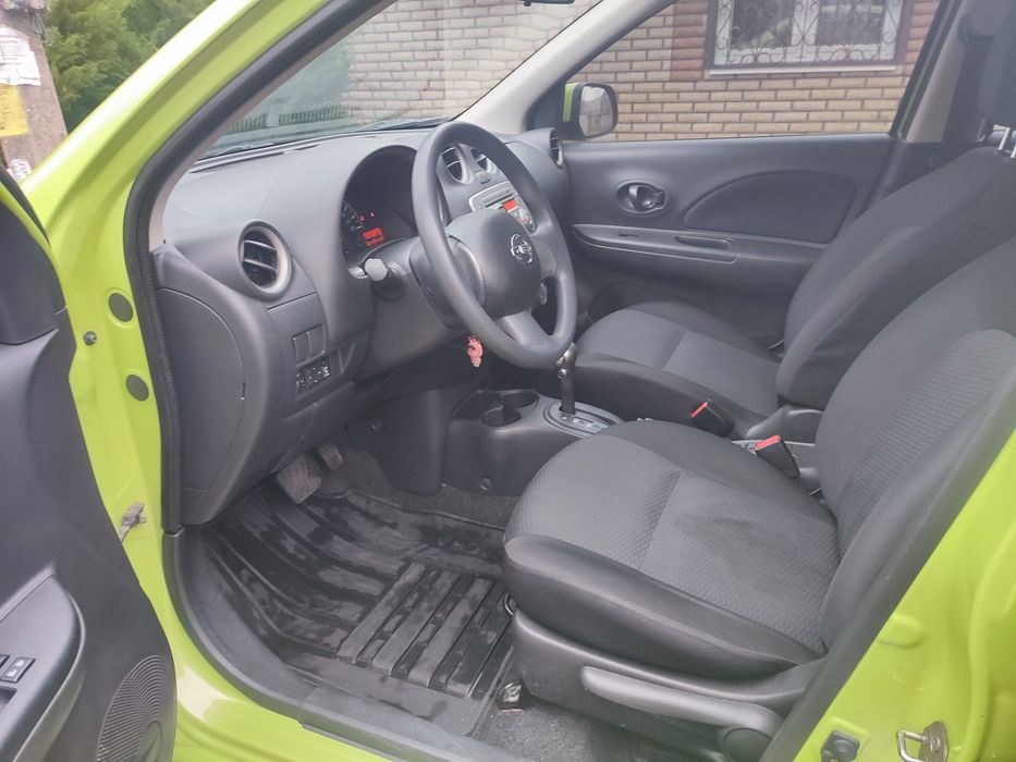 НИССАН МИКРА 2013г АВТОМАТ авто в отличном состоянии.