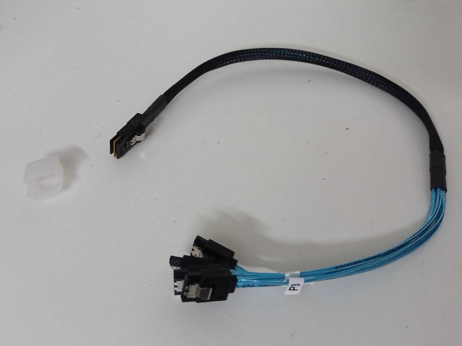 4x SATA к SFF-8087.  Обратный кабель SATA к Mini SAS.