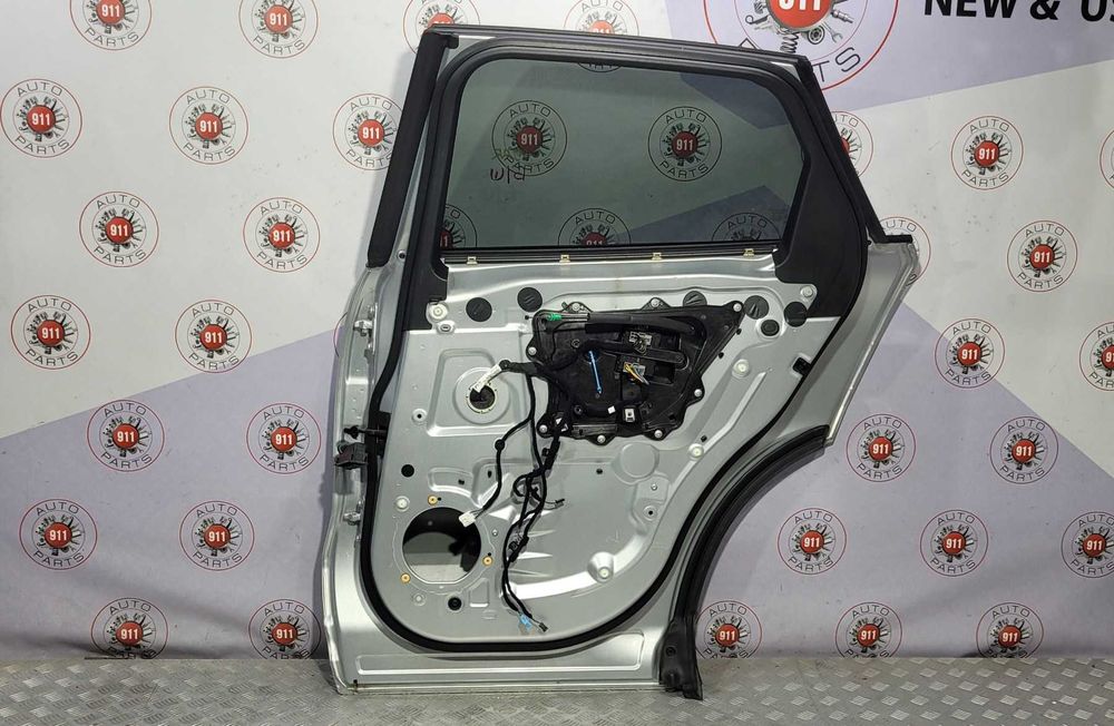 Задні праві двері на Jaguar F-Pace 2017-2023 оригінал