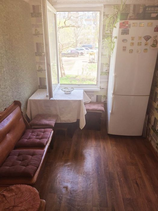 По суточно сдается квартира,Корабельный  район,отдельный вход.