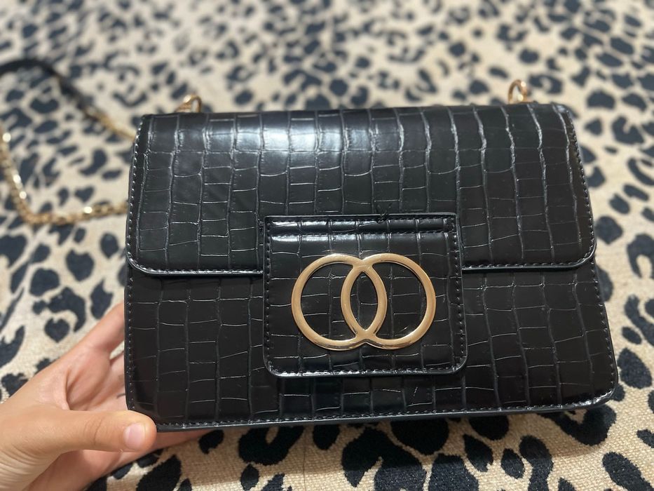 Mala preta Stradivarius nova por estrear