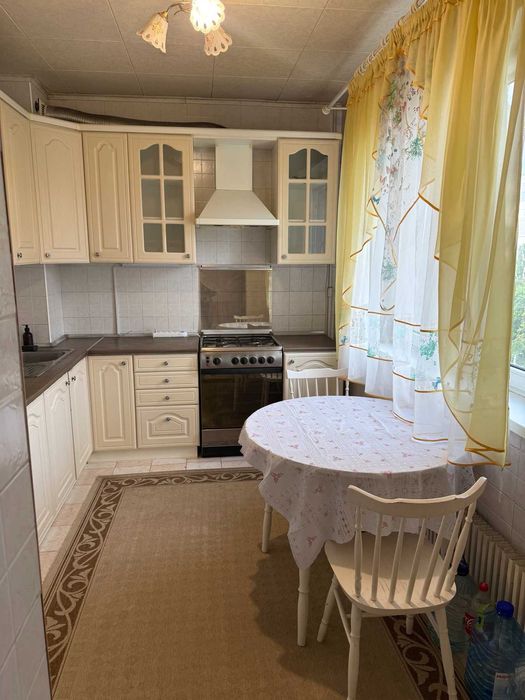 Сдам 3-х кімнатну квартиру м. Наукова, Космічна 27