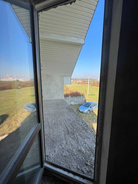 Продаж будинку 200 м² / 12 соток / гараж