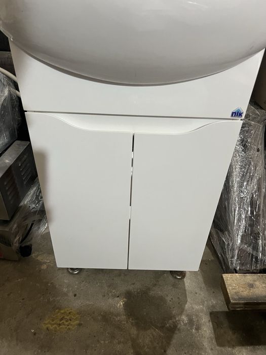 Умывальник с тумбой