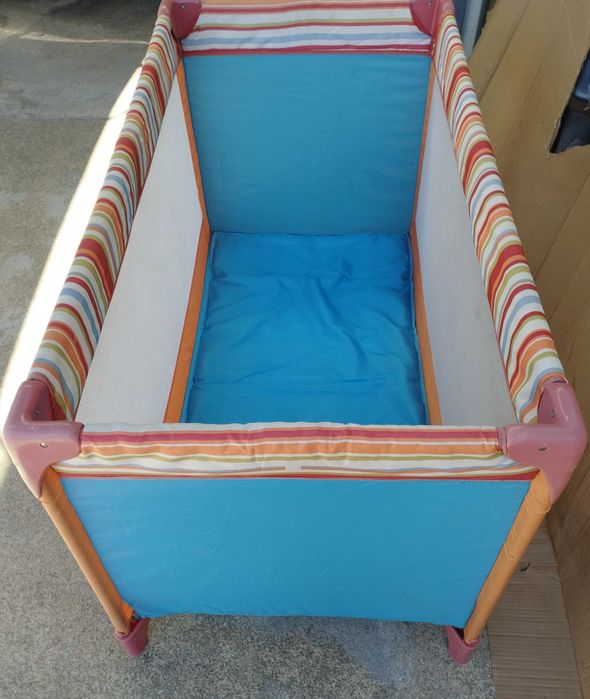 Cama de viagem (ou berço portátil) para bebé