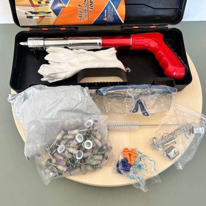 Pistola de pregos para betao e paredes