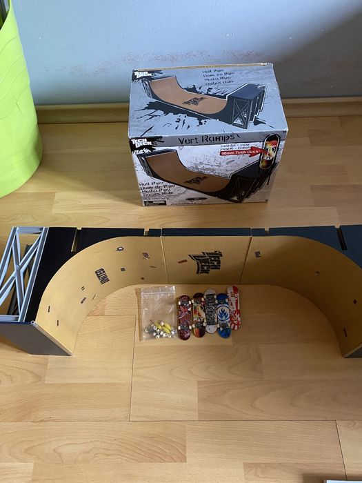 Rampa i mini deskirolki  firmy TECH DEK