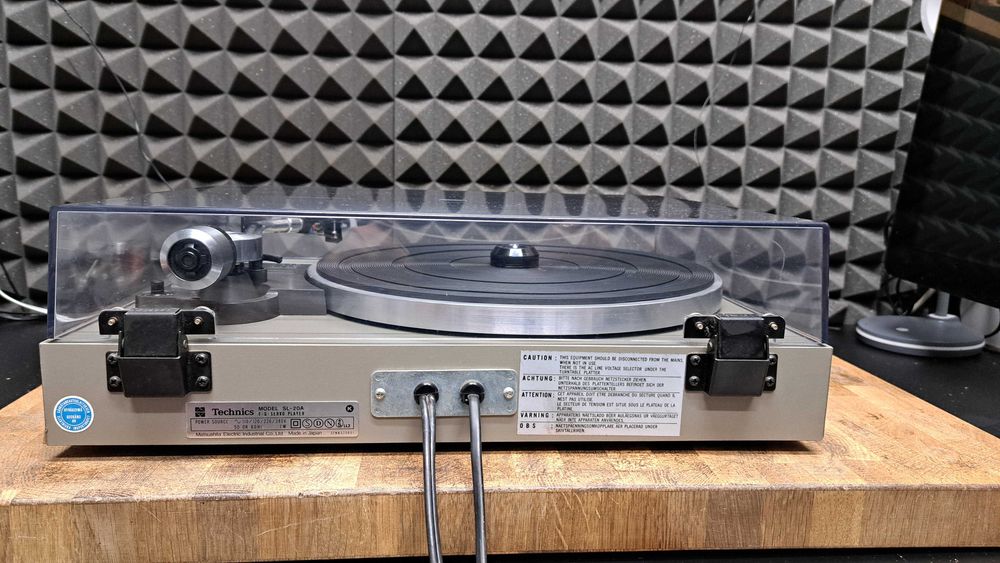 Gramofon TECHNICS SL-20 shure type2