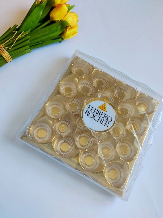 Коробка Ferrero Rocher. 22*22*4 см