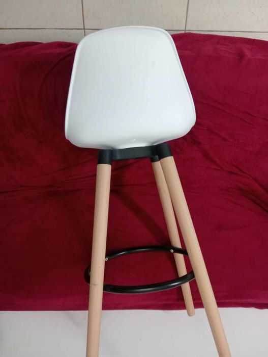 Banco de Cozinha/Bar 70cm - Suporta 120kg - Almofada Fixa - NOVO