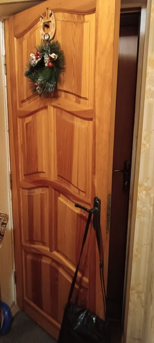 Продам входную железную дверь