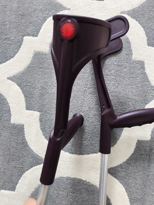 kule ortopedyczne rehabilitacyjne  inwalidzkie łokciowe regulowana wys