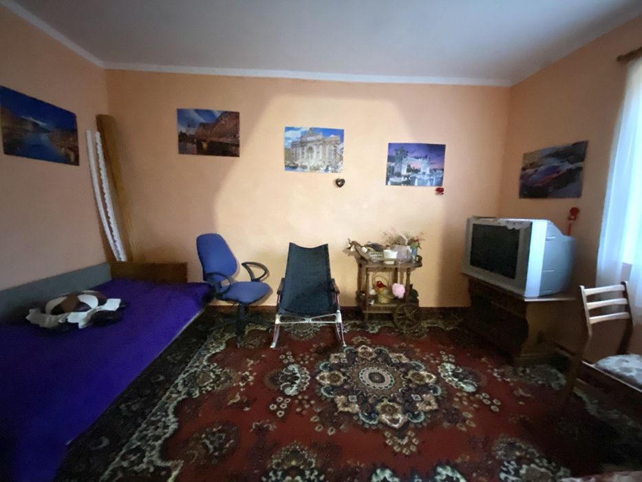 Продаж будинку з великою ділянкою