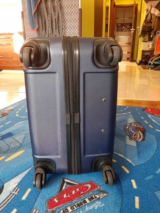 DUŻA WALIZKA TURYSTYCZNA na kółkach do samolotu