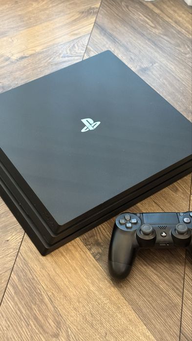 Sony PlayStation 4 Pro PS4 Pro 1TB + pad + God of War
