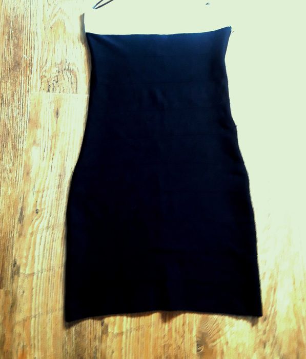 Платье-футляр,черное.Без бретелек.