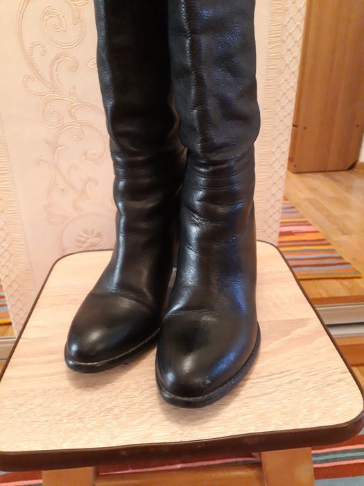 Женские кожаные сапоги.