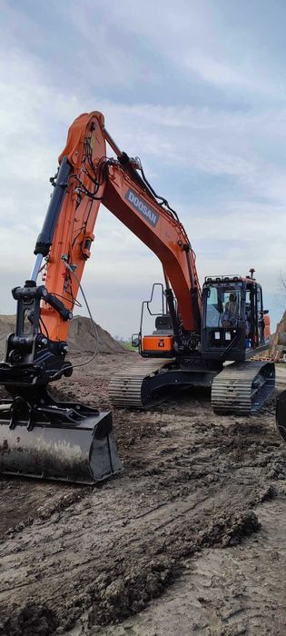 Usługi koparką gąsienicową 23T- wykopy, wyburzenia, wymiana gruntu