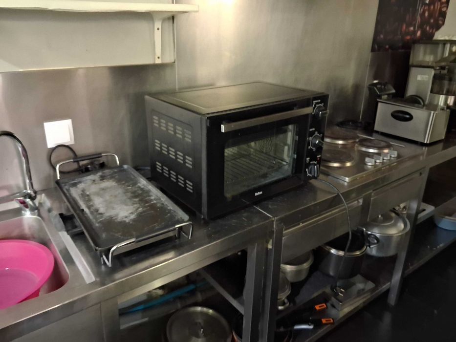 Loja Comercial com Snack-Bar instalado -Trespassar ou Arrendar